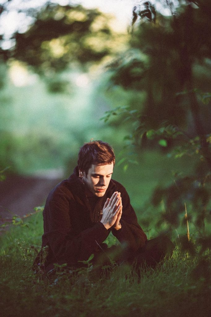 Homme en méditation